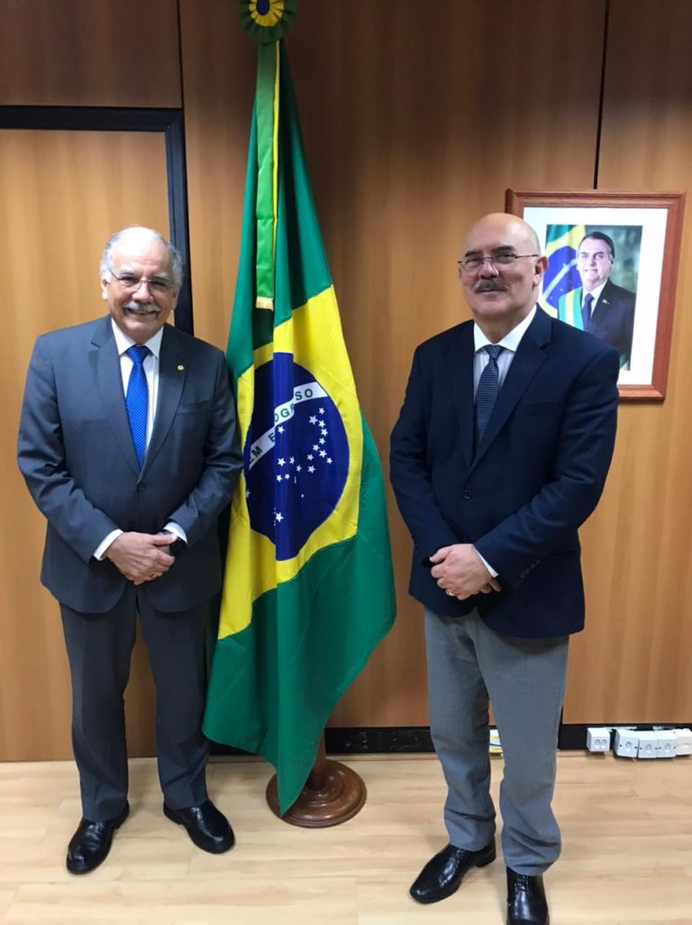 Dr. Luiz Ovando aproveita recesso e se reúne em Brasília com 4 ministros em busca de recursos para o Estado