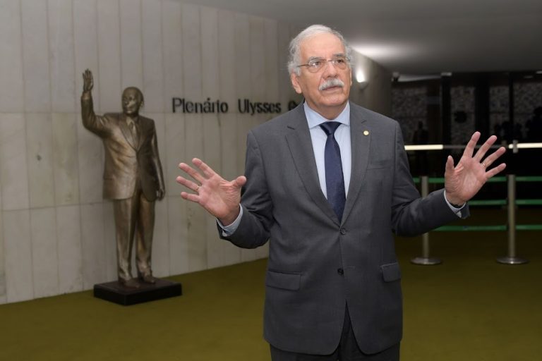 Dr. Luiz Ovando ve com naturalidade mudanças de Bolsonaro em seis ministérios