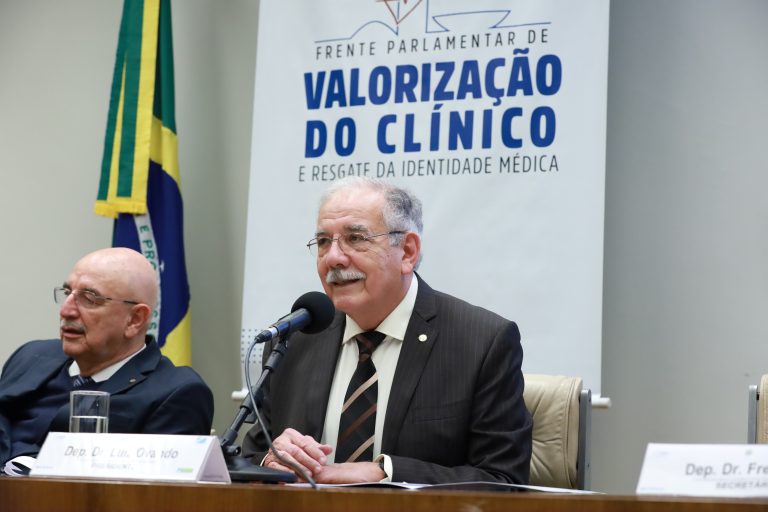 Parlamentares lançam Frente  para valorização do clínico e resgate da identidade médica