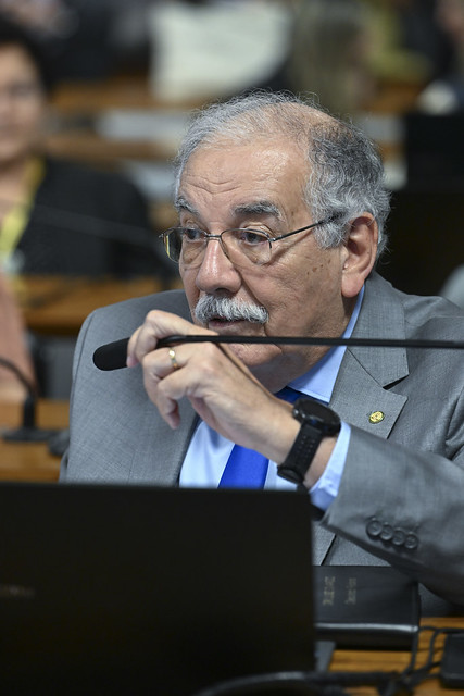 Dr. Luiz Ovando participa de sessão no Senado e reafirma defesa incondicional da vida desde a concepção